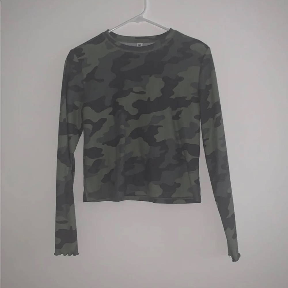 BP NWOT camo top